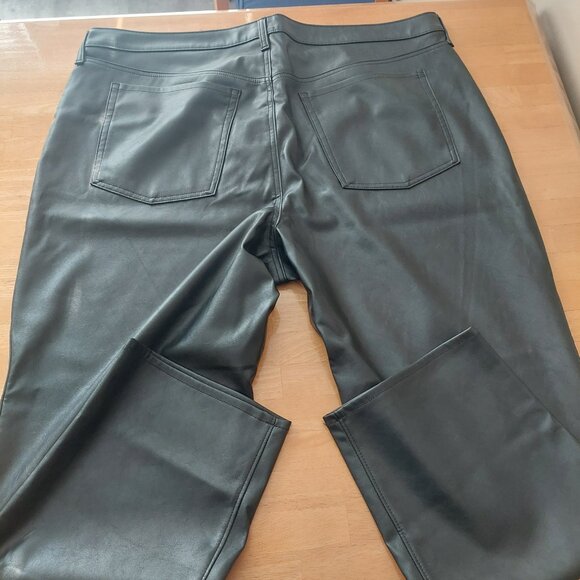 Old Navy Hise Rise OG Faux Leather Pants in Black Plus Size 24 - Picture 7 of 12